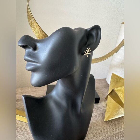 Elegant Gold Starburst Earrings A1336 - Picture 4 of 4